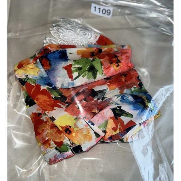 Floral Lace Shorts By Miin Size Small - Picture 8 of 8